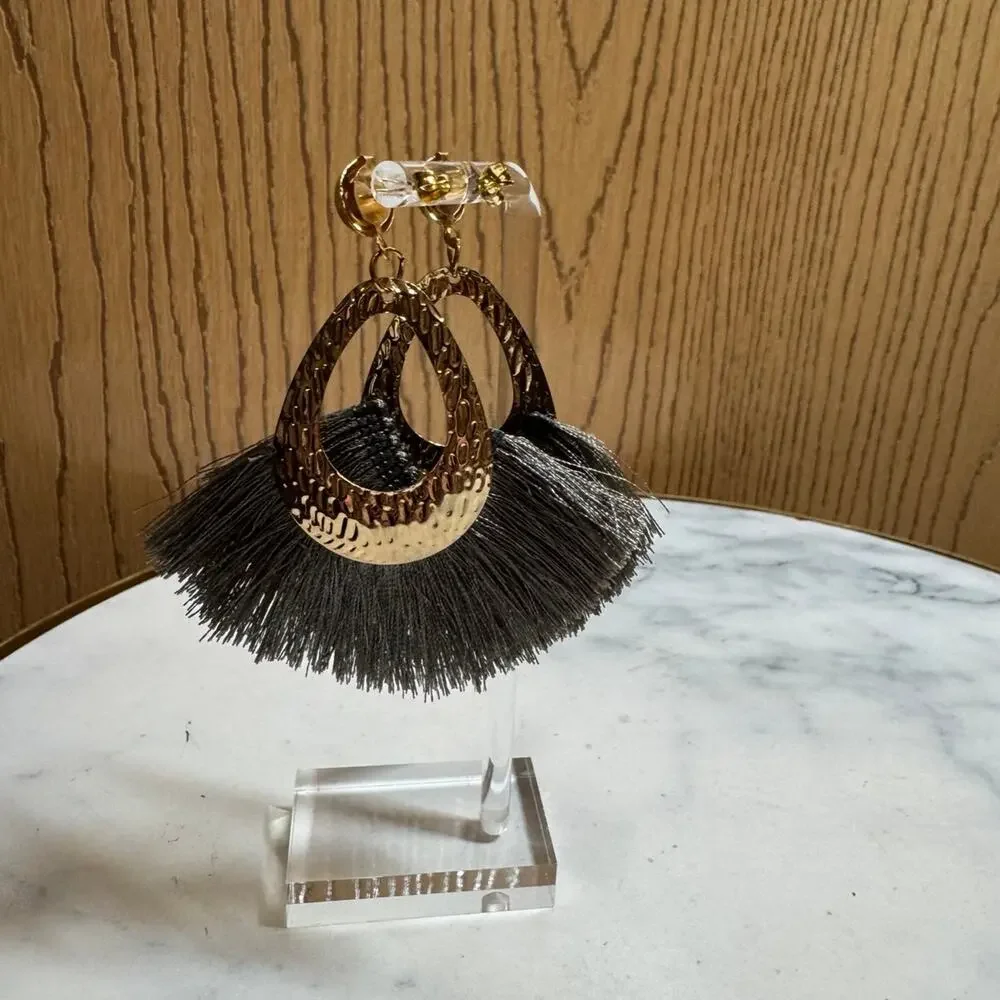 Earrings tassel style like new !
